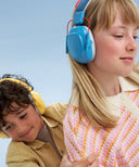 kinderen met alpine muffy kids in blauw en geel