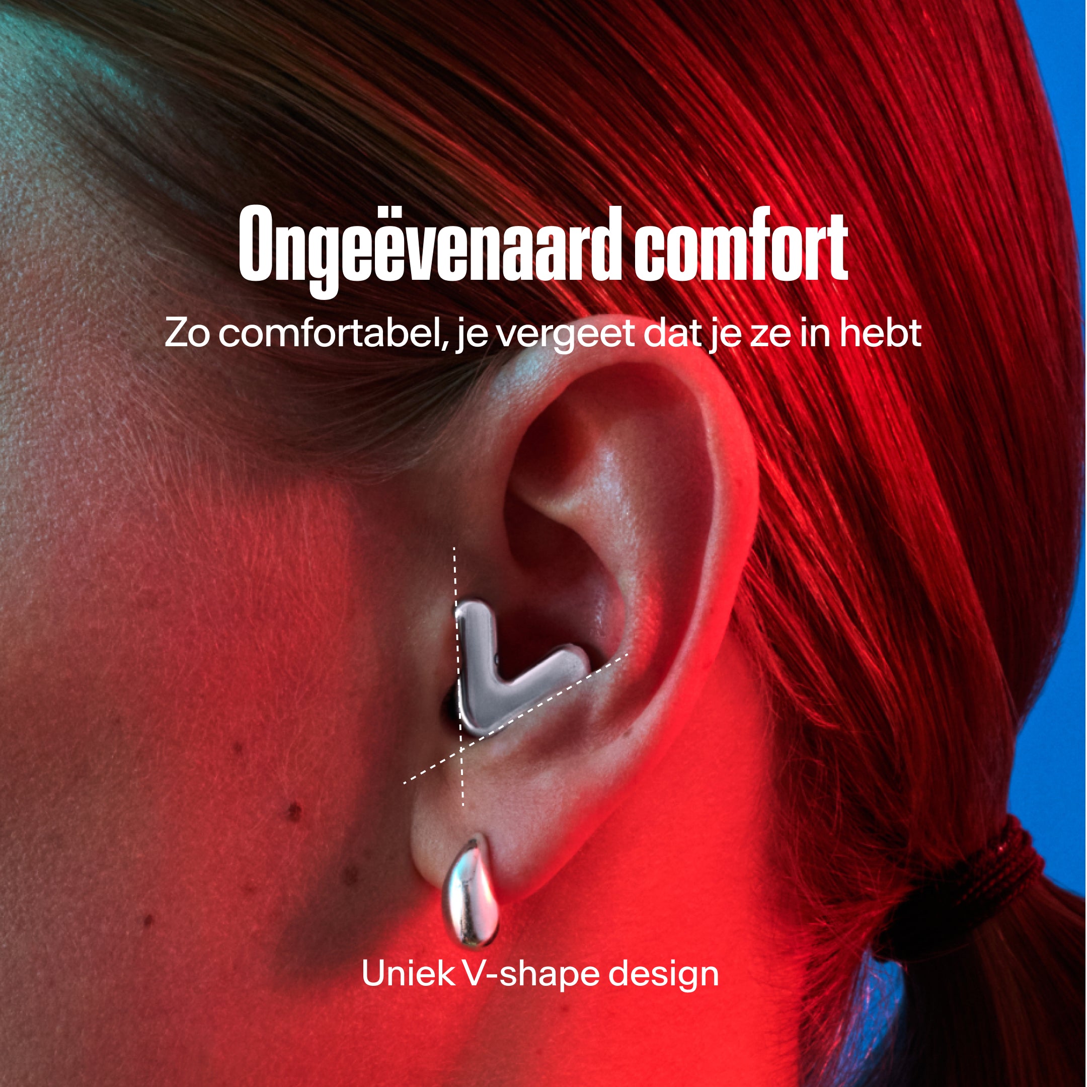 Close-up van Alpine Tune oordop in oor – perfecte pasvorm in silver