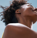 vrouw met alpine musicsafe