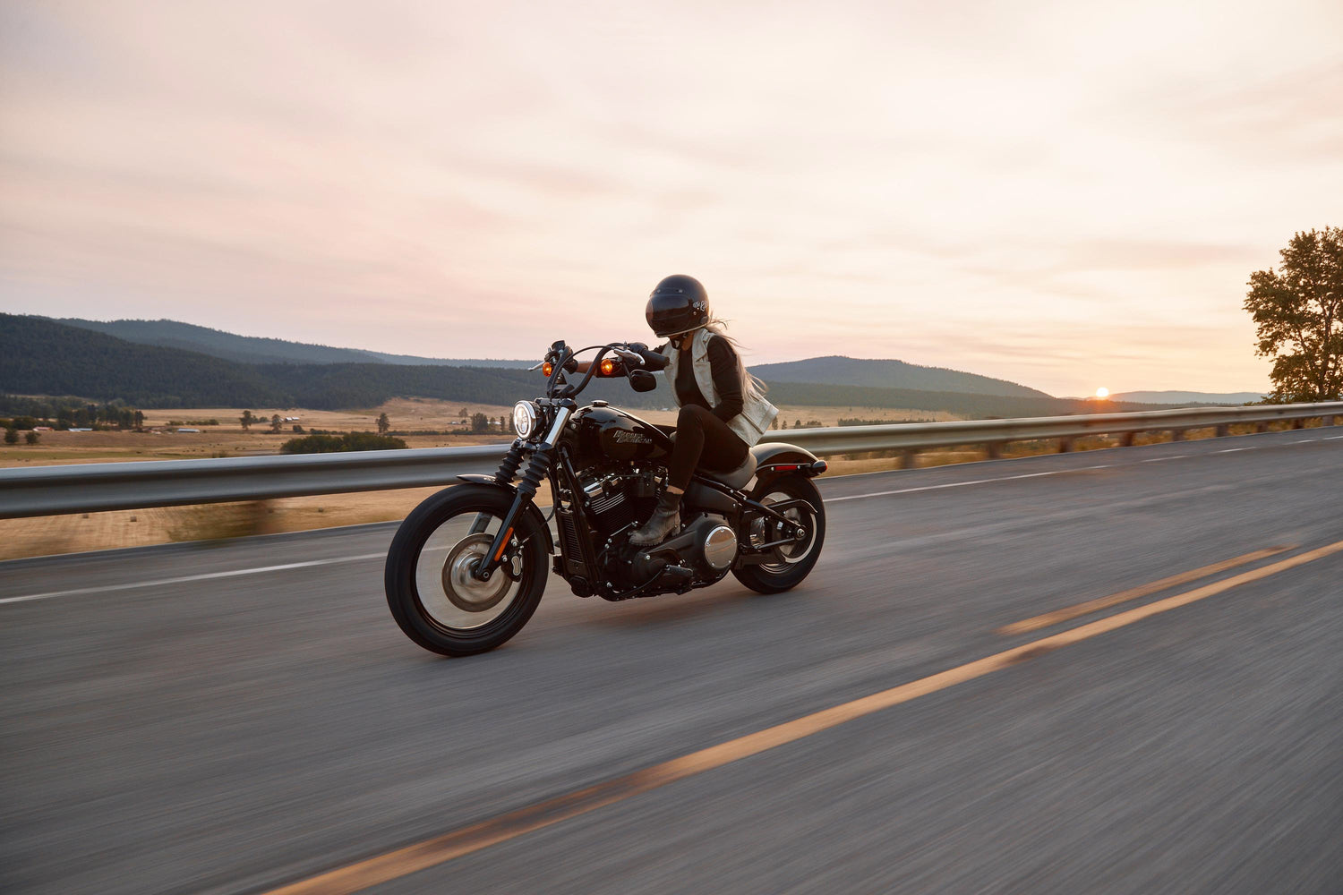 Alpine hearing protection Oordoppen oorkappen beschermen uw oor red dot award Motorrijden MotoGP Reizen Reis Zonsondergang onderweg MotoSafe Pro MotoSafe Race MotoSafe Tour MotoSafe Race – Official MotoGP Edition MotoSafe Custom 4D