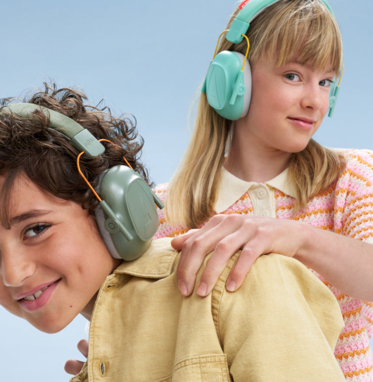 meisje en jongen met Alpine Kids in mint en groen