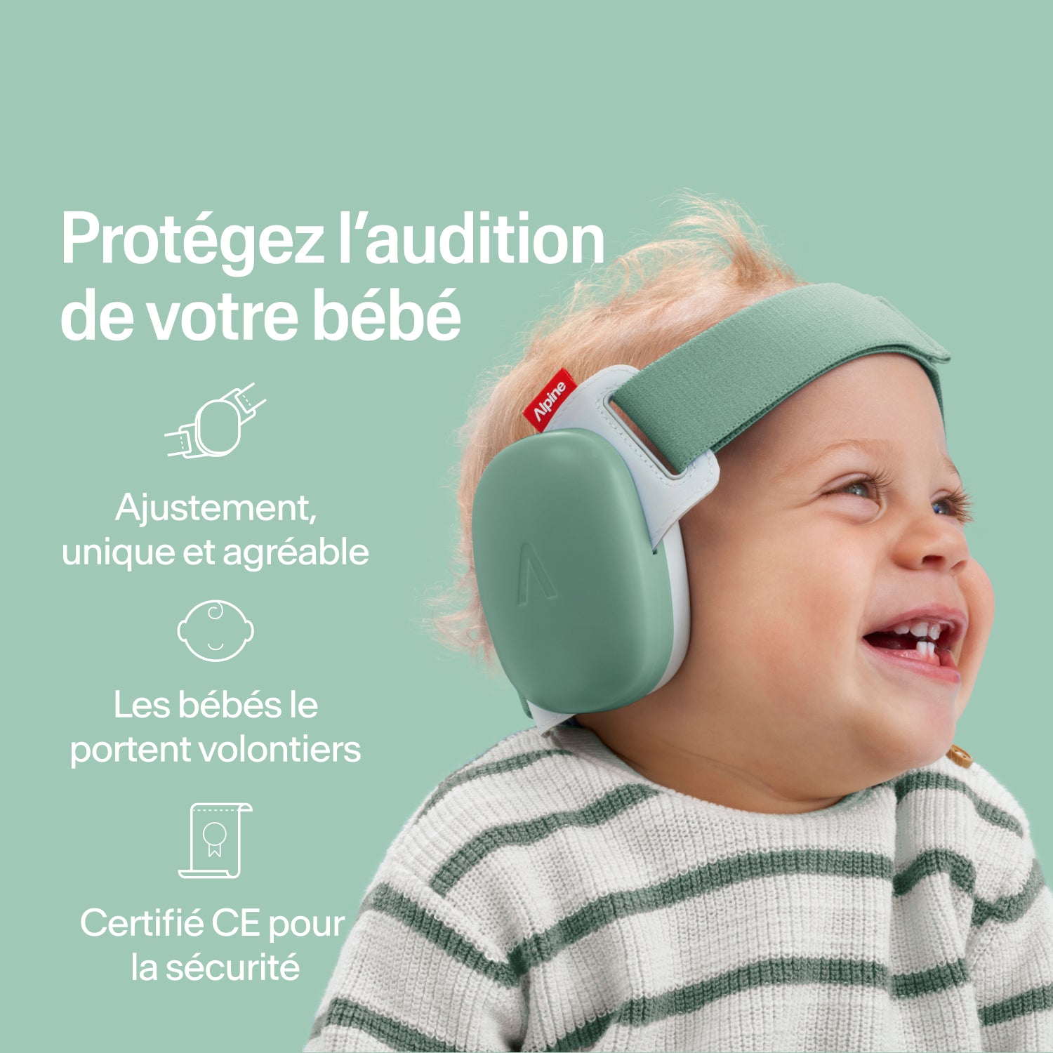 Bébé heureux portant des protège-oreilles Alpine sage-green, ajustement sécurisé, protection auditive certifiée CE 