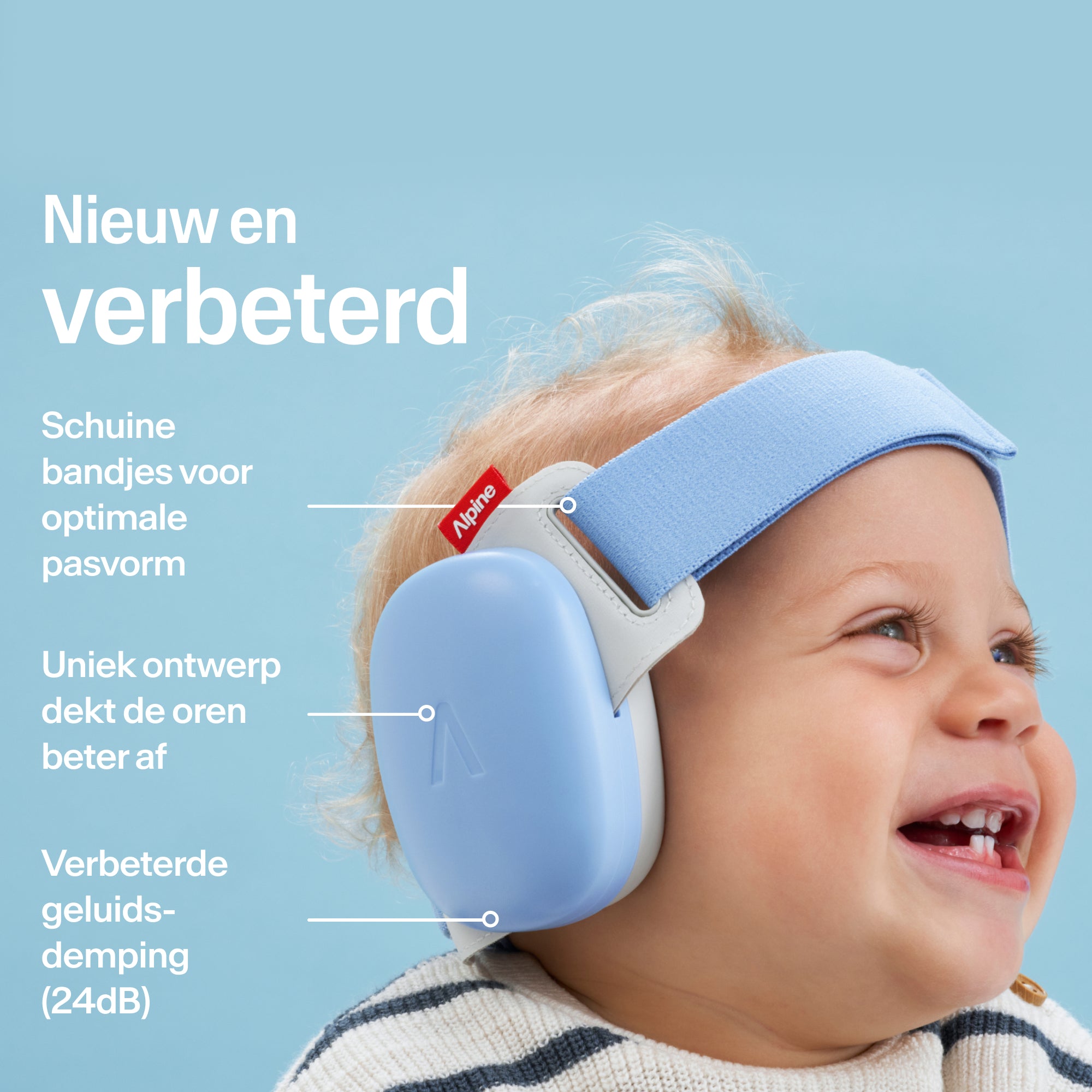 Baby draagt Alpine Muffy Baby in sky blue op het hoofd #color_sky-blue